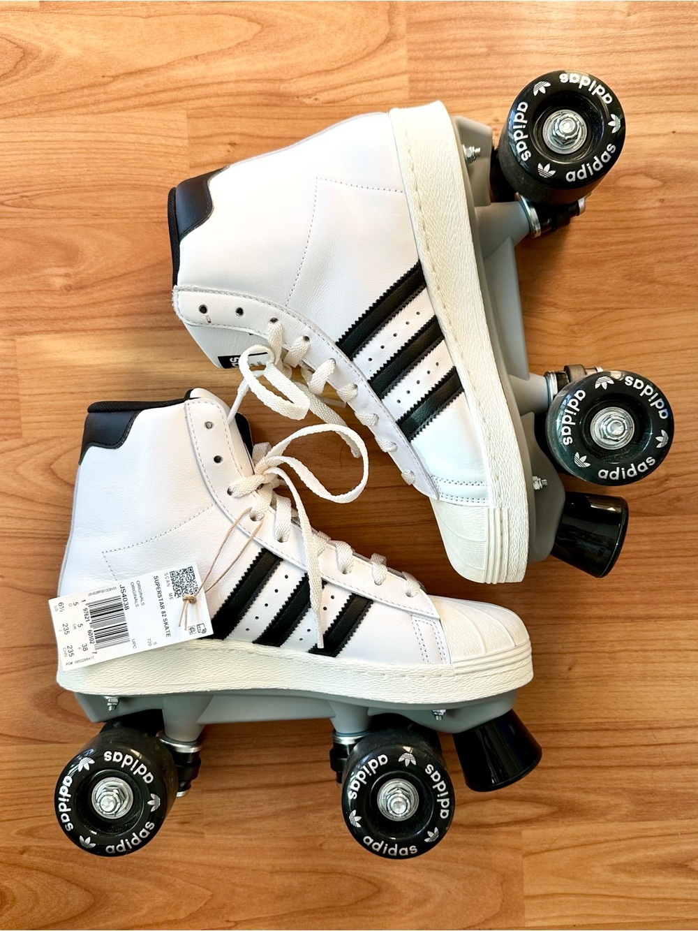 NWT Adidas SUPERSTAR 82 ROLLER SKATE SHOES - Women's Size 6.5